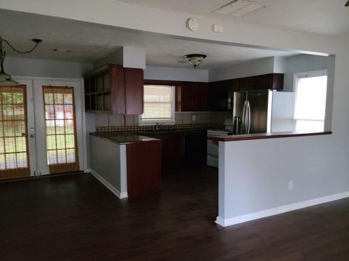 910 Dawn Ct, Conyers GA  30094-2712 exterior