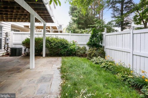 12034 Edgemere Cir, Herndon VA  20190-3255 exterior