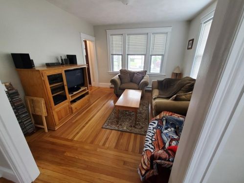 95 Basswood Ave, Providence, RI 02908-1804