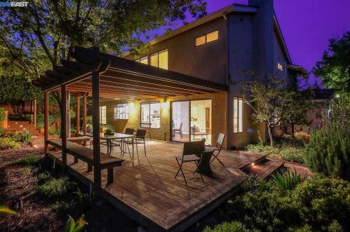 5900 Charter Oaks Dr, Hayward CA  94552-1678 exterior