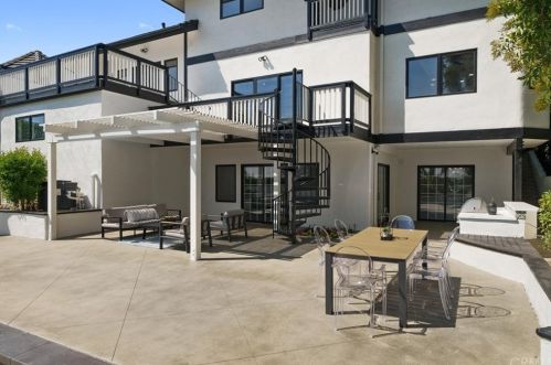 780 25th St, Upland CA  91784-1109 exterior