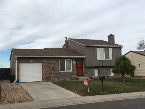 135 Mckinley Dr, Bennett, CO 80102-8610