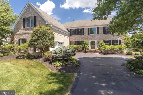 19 Walker Dr, Princeton NJ 08540-2324 exterior