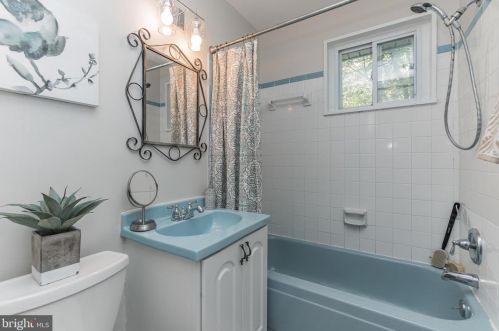 916 Robin Rd, Silver Spring MD 20901-1871 exterior