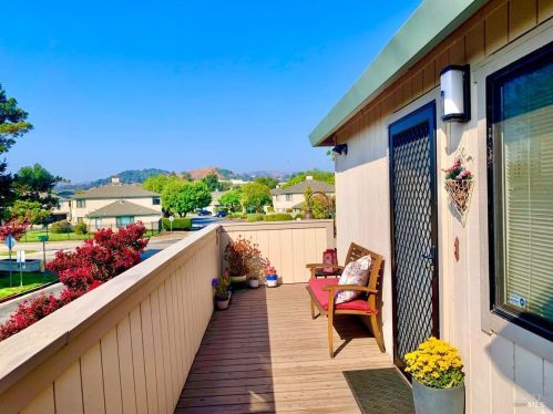 1 Sailmaker Ct, San Rafael, CA 94903-2249