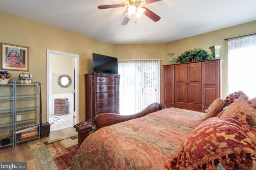 384 Turnberry Dr, Charles Town WV  25414-3930 exterior