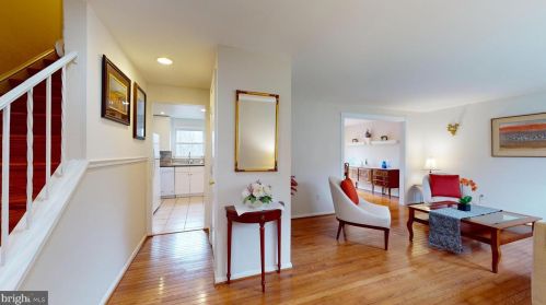 1513 Hiddenbrook Dr, Herndon, VA 20170-2809