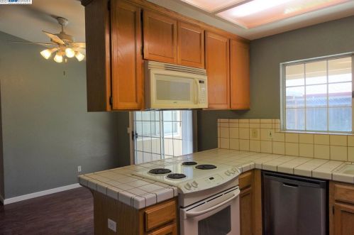 1440 Suellen Dr, Tracy, CA 95376-7745