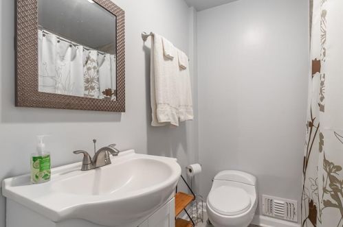 136 Burbank Dr, Atlanta GA  30314-2521 exterior