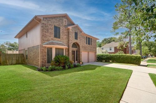 16107 Lakestone Dr, Tomball, TX 77377-8472