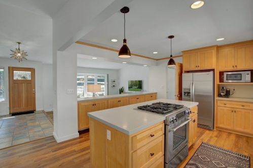 302 Cimarron Rd, Saint Paul MN  55124-9751 exterior