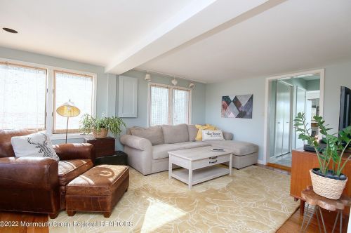 15 Appleton Ave, Leonardo, NJ 07737-1026