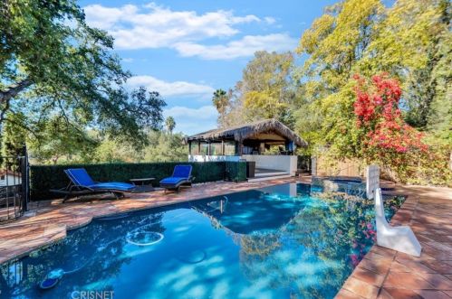 1664 Las Flores Dr, Glendale CA  91207-1200 exterior