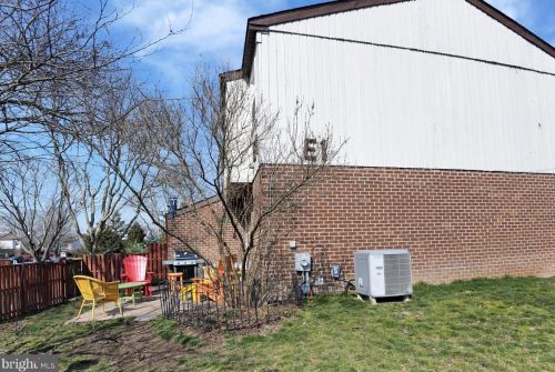 1 Shirley Ln, Trenton NJ 08648 exterior