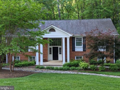 12142 Stirrup Rd, Herndon, VA 20191-2125