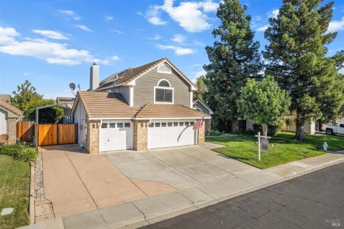 697 Forest Ridge Cir, Vacaville, CA 95687-7421