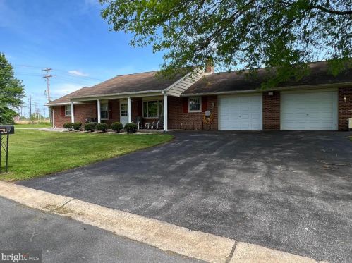 10 Skyline Dr, York, PA 17404-9617
