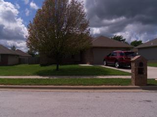643 Parrish Ln, Nixa, MO 65714-7850