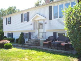 15 Rita Ln, Milford, CT 06461-2217