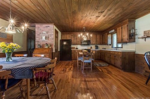 9 Shady Dell Ln, Somers, CT 06071-2138