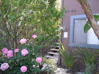 953 Hyperion Ave, Los Angeles CA  90029-3130 exterior