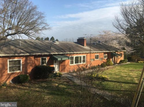 60 Maple Grove Rd, Hanover, PA 17331-8802