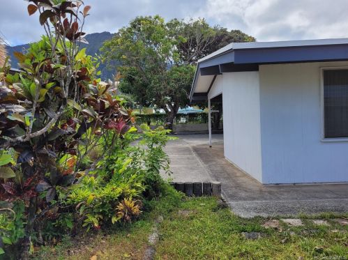 45627 Keole St, Kaneohe, HI 96744-2945