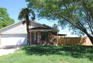 2100 Labrisa Dr, Bryan TX  77807-2305 exterior