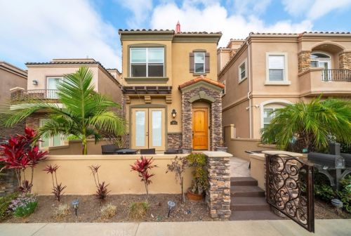 317 2nd St, Huntington Beach, CA 92648-5105