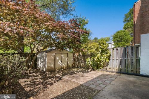 5054 Tibbitt Ln, Springfield VA  22015-1520 exterior