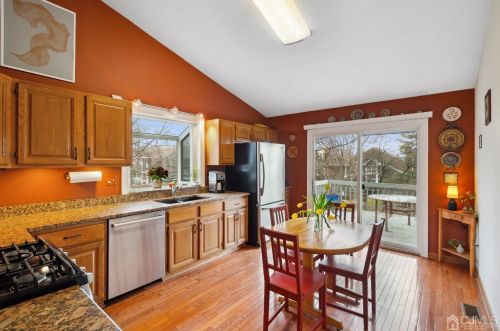 62 Springwood Ct, Princeton NJ  08540-9404 exterior