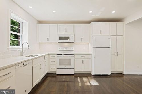 12801 Meadowood Dr, Silver Spring, MD 20904-2928