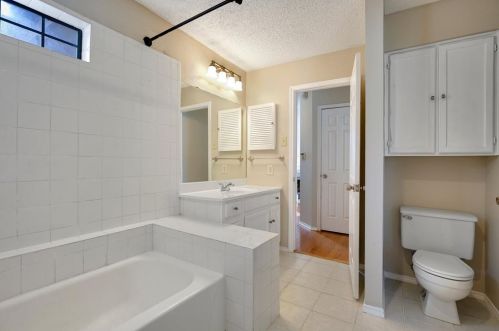 2306 Kenley St, Fort Worth TX  76107-4938 exterior