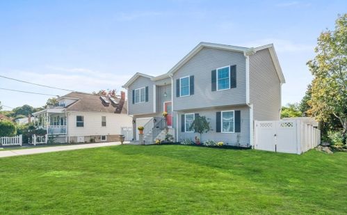 35 Dewey Ave, Tiverton, RI 02878-2005