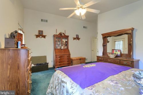 5 Thornhill Ct, Carlisle PA  17015-7669 exterior