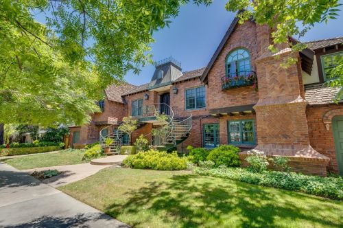 555 Lassen St, Los Altos, CA 94022-3911
