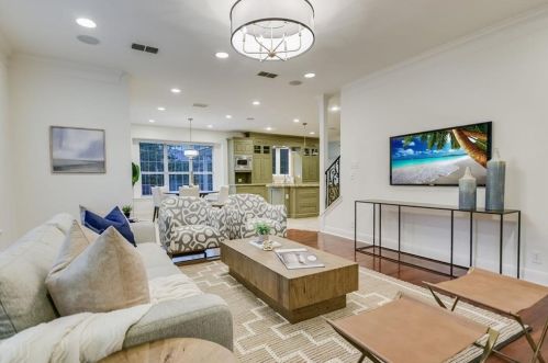 3001 Chatelaine Dr, Austin TX  78746-6895 exterior