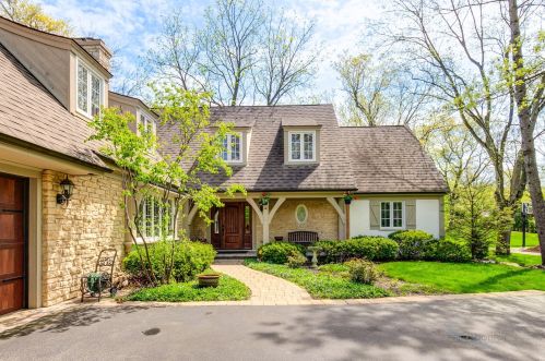 87 Hickory Ln, Half Day, IL 60069-3122