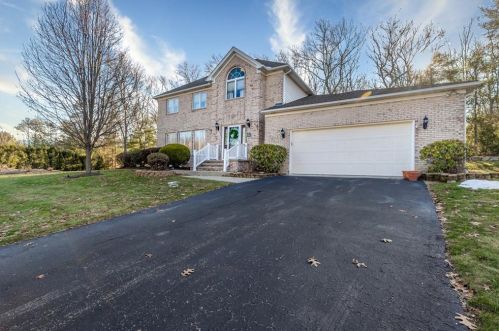 19 Sugar Maple Dr, Coventry, RI 02816-6550