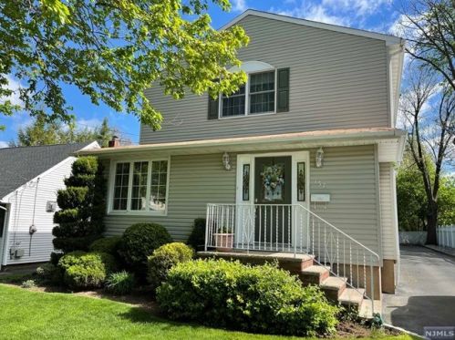 157 Kipp Ave, Hasbrouck Heights, NJ 07604-1233