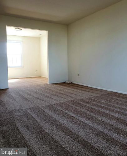 8306 Collins Ave, Camden, NJ 08109-3567