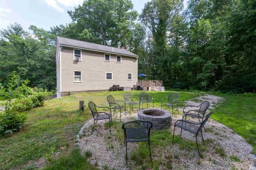 2 Nutmeadow Ln, Derry NH  03038-5617 exterior