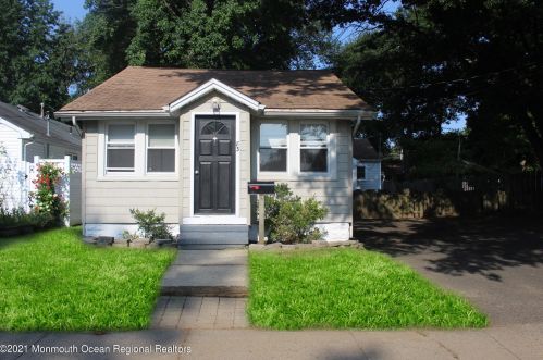 83 Pacific Ave, Middletown, NJ 07748-5757