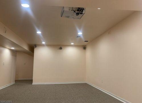 8 Esterbrook Dr, Princeton NJ  08540-6127 exterior