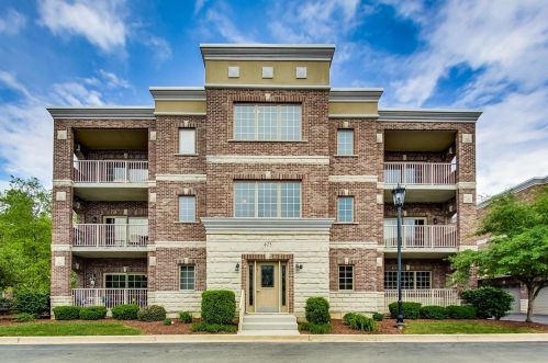 403 Pierce Rd, Itasca, IL 60143-2668