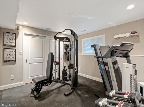 5812 Heming Ave, Springfield VA  22151-2716 exterior