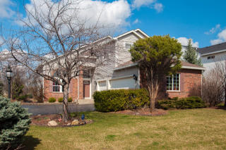 1192 Hillcrest Ln, Downers Grove, IL 60517-7548
