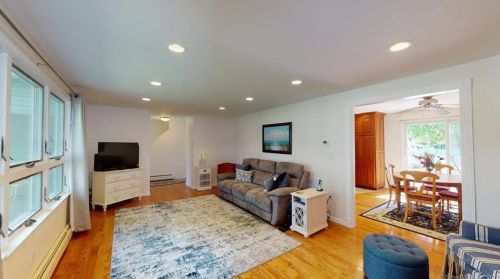 289 Brookfield St, Wapping, CT 06074-1203