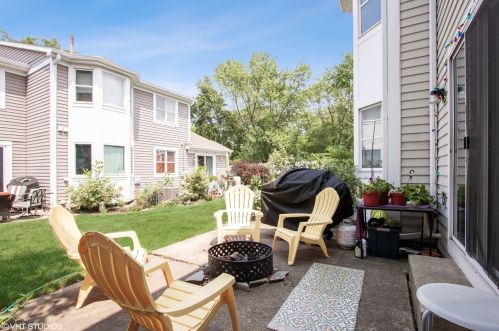 949 Cove Dr, Palatine IL  60067-8400 exterior