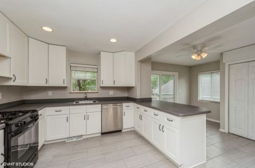 9203 Memory Trl, Bull Valley, IL 60097-9483